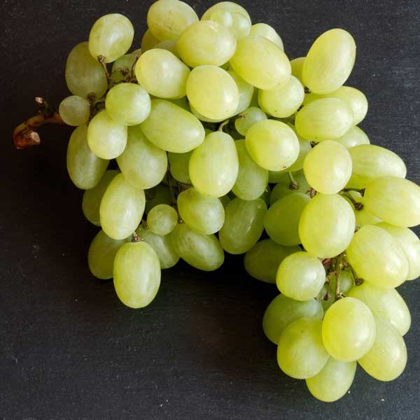 bundle of green grapes for healthy snack